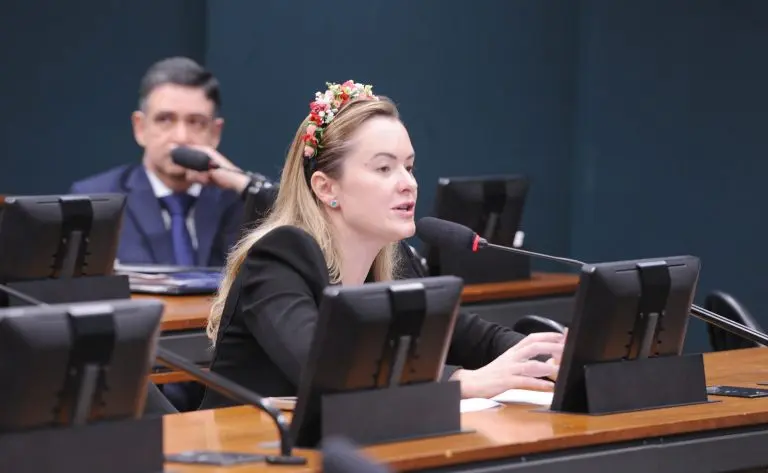 CCJ Câmara dos Deputados aprova admissibilidade de proposta que torna imprescritíveis crimes sexuais contra crianças