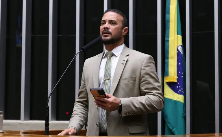 Projeto torna crime o uso de animais no tráfico de drogas Projeto torna crime o uso de animais no tráfico de drogas