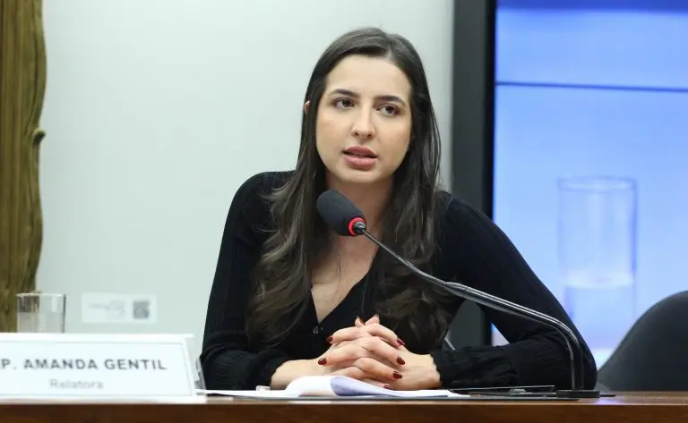 Projeto cria sistema para monitorar medidas protetivas e suspender porte de arma de agressor Projeto cria sistema para monitorar medidas protetivas e suspender porte de arma de agressor
