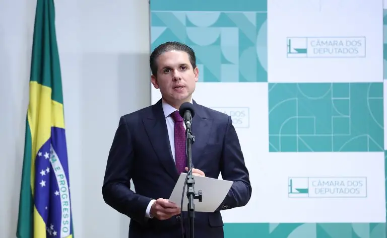 Hugo Motta critica tarifas dos EUA e defende setor produtivo brasileiro