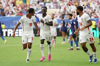 Inglaterra goleia a França por 6 a 4 e conquista o bronze da Copa do Mundo