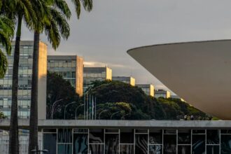 Dino ordena que parlamentares sejam responsabilizados por emendas