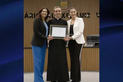 Câmara de Goianésia homenageia padres com moções de aplauso em sessão especial pelo Dia do Padre