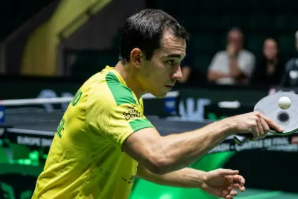 Hugo Calderano enfrenta Félix Lebrun em busca de vaga na semifinal do Europe Smash