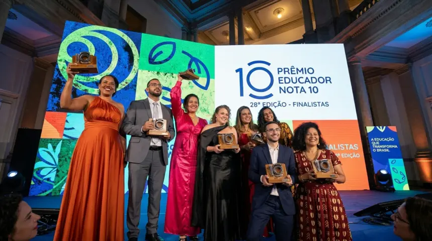 Prêmio Educador Nota 10 revela os 12 finalistas da 28ª edição antes da cerimônia em novembro Prêmio Educador Nota 10 revela os 12 finalistas da 28ª edição antes da cerimônia em novembro