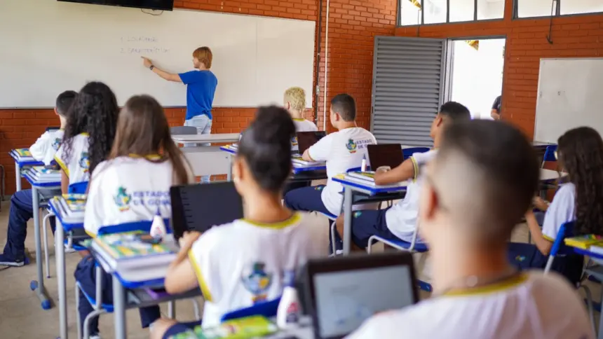 Professores da rede estadual recebem progressão na carreira Professores da rede estadual recebem progressão na carreira
