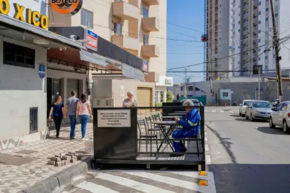 Anápolis inaugura primeiro parklet no bairro Jundiaí com foco em convivência urbana