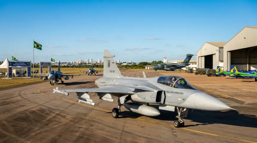 Base Aérea de Anápolis promove evento com caças Gripen e Esquadrilha da Fumaça