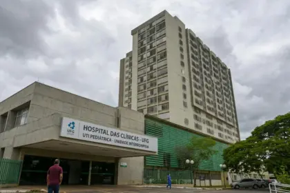 Falta de médicos paralisa UTI pediátrica do Hospital das Clínicas e adia cirurgias em Goiânia