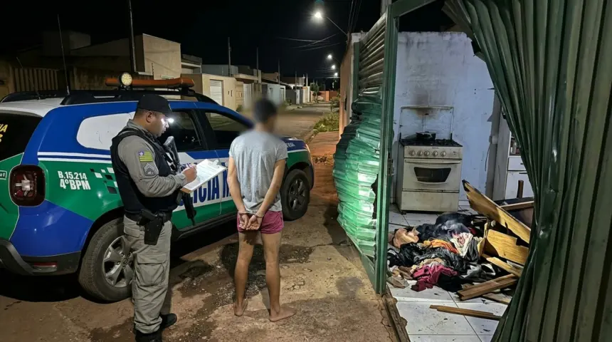 Jovem é preso em Anápolis após agredir companheira e destruir residência Jovem é preso em Anápolis após agredir companheira e destruir residência