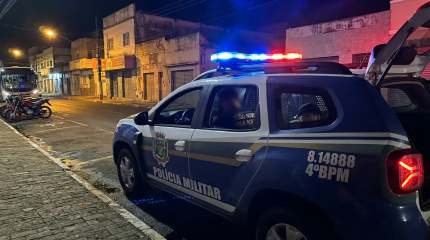 Suspeito de assaltar motorista de ônibus em Anápolis é preso após reconhecimento da vítima Suspeito de assaltar motorista de ônibus em Anápolis é preso após reconhecimento da vítima